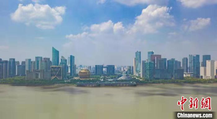 浙江杭州錢塘江畔。　王剛 攝
